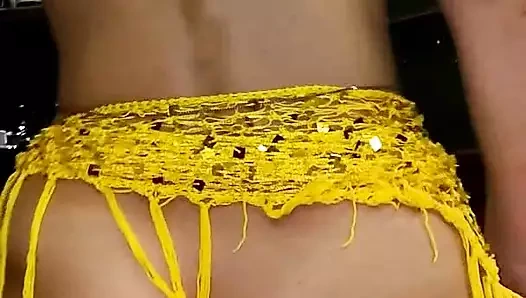 Ters kovboy kız pozisyonunda koca hıyarda göbek dansı