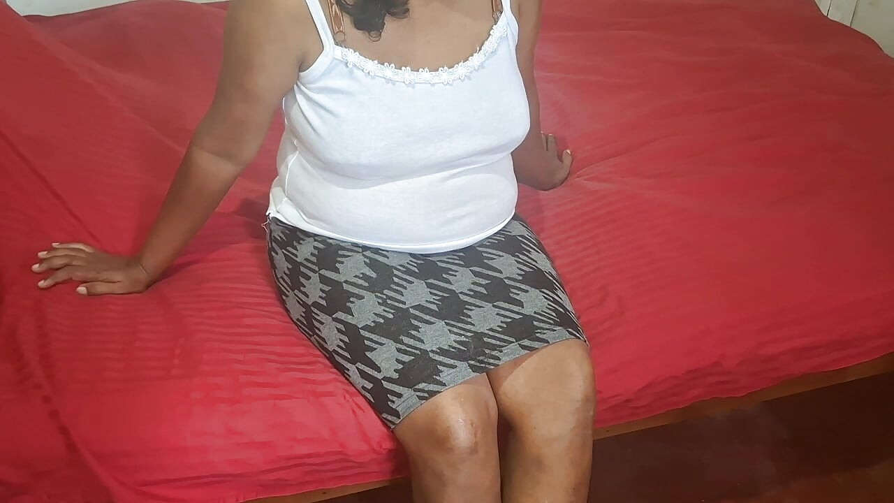 Süper seksi üvey anneyle solo porno