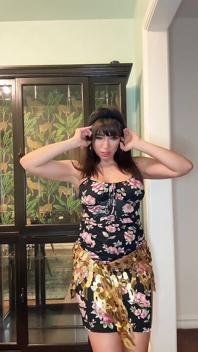 Sasha Pearl Göbek Dansı Striptiz Yapıyor