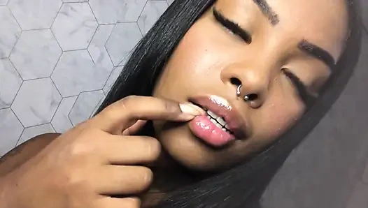 Siyah barbie yüz fetişi!