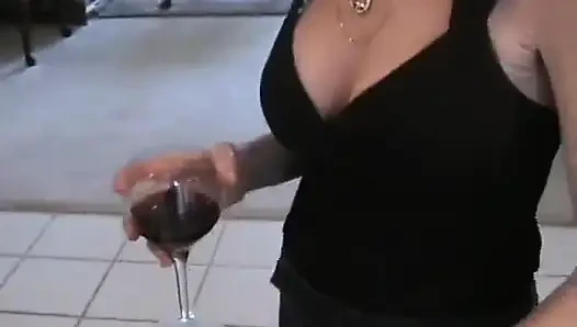 Kötü seksi melanie göğüslerimi sikiyor!