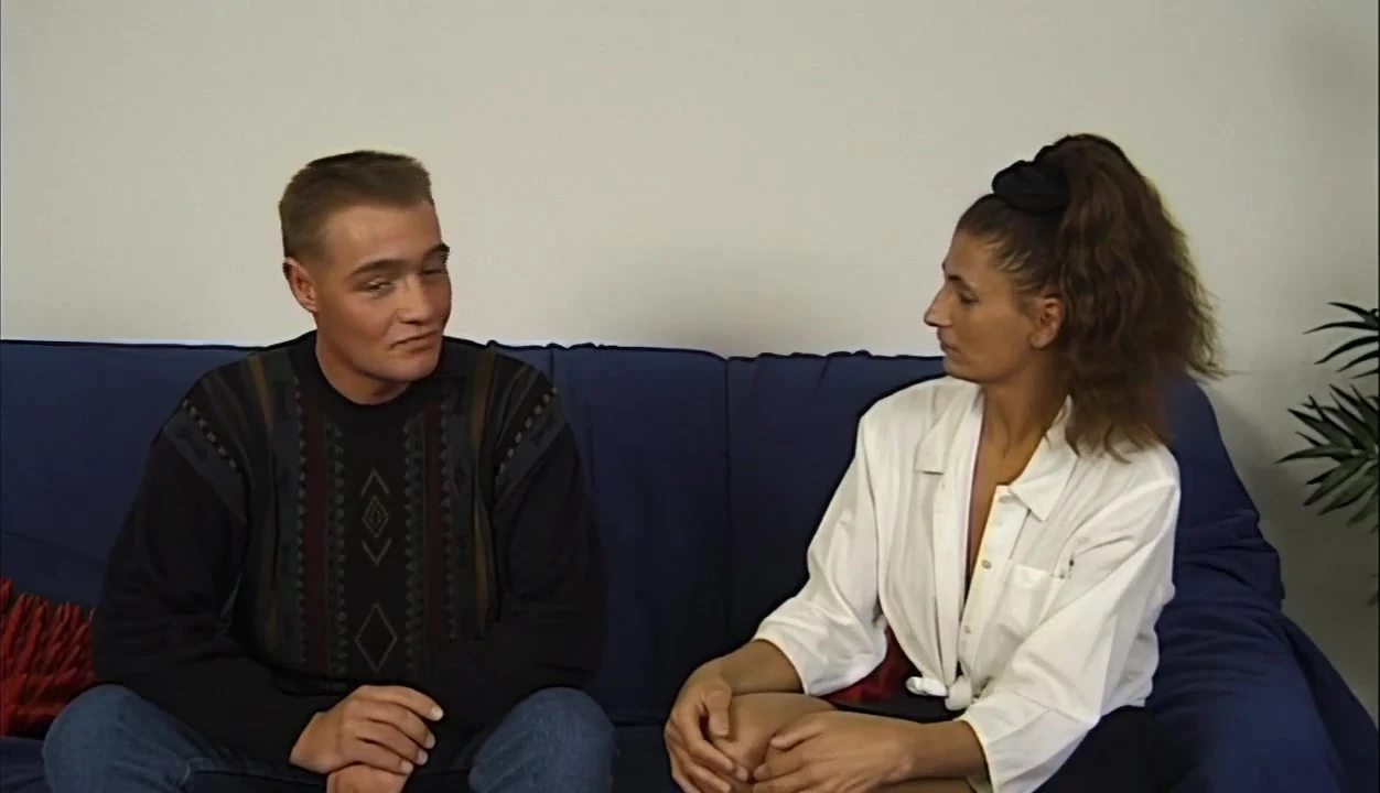 सौतेली माँ सौतेले बेटे से पता चलता है कि कैसे वह चाहिए भाड़ में जाओ महिलाओं