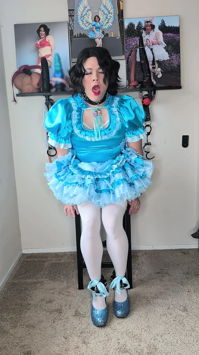 Kadın kılıklı şeker dildolarla oynuyor bölüm 1