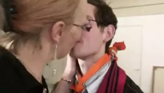 Tanışıyoruz ve tüm yol boyunca sikişiyoruz