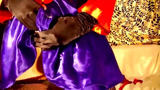 Mavi saten mini ve boşalma