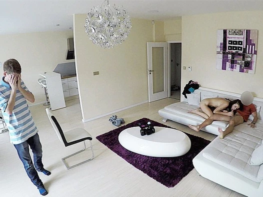 Hunt4k. zavallı adam seksi kız arkadaşını aldatırken izliyor...