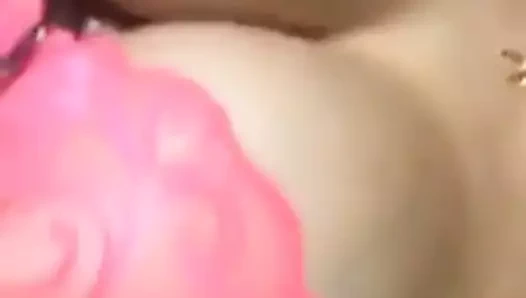 Pembe branler büyük göğüsler