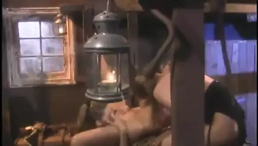 Sarışın bombalar ve genç sevgili üçlü lezbiyen seks yapıyor