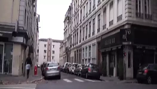 Ateşli Fransız genç kız birkaç adam tarafından sikiliyor