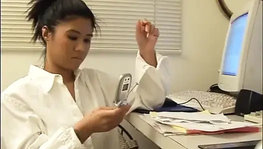 Asyalı doktorların yüzüne boşalıyorum