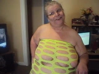 Yeşil elbiseli temizlik