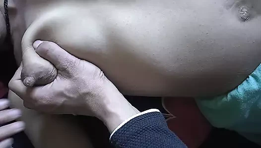 Güzel tatlı karımın göğüslerinden süt içiyorum