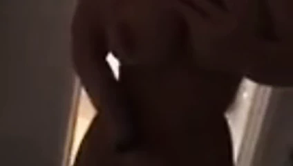 Orta yaşlı seksi kadın büyük memeli sophie