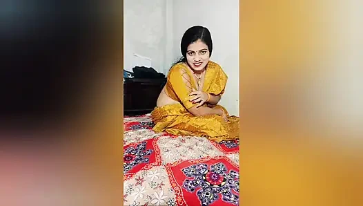 Hintli desi iki arkadaş bir erkekle sert sikişiyor