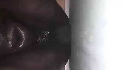 Eğlence at the gloryhole ile bir olgun abanoz milf