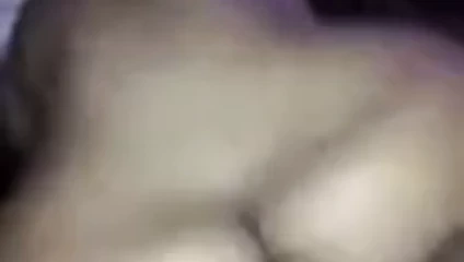 elle chevauche cet bite comme une pro