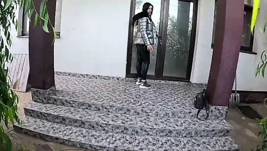 Bahçıvan gırtlağına kadar alıyor, sert yüz sikişi ve parlak gömleğime çifte boşalma