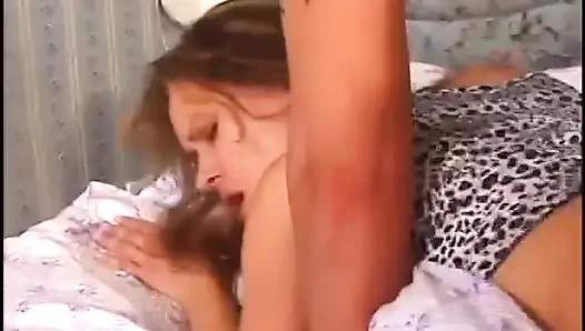 Azgın sürtük götten ağza seviyor