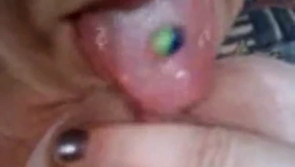 İri güzel kadının sarkık göğüsleri