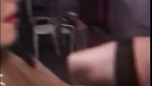 Esaret altında olan adam kadından sıkıntı ve ceza alıyor