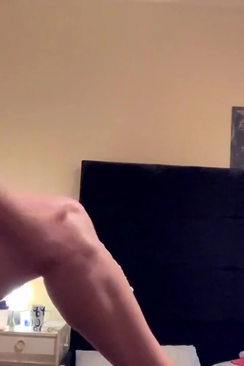 İri güzel kadın vücudumu döllüyor amcığımı ovuyor