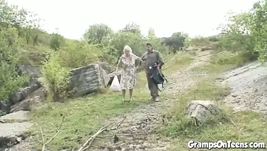 teen alır büyükanne horoz tarafından the lake