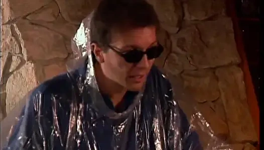 İri göğüslü sürtük yapay penisin ve yarağın tadını çıkarıyor