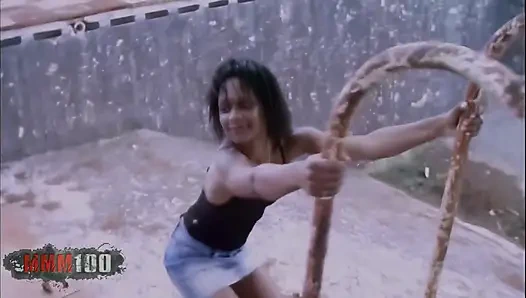 Muhteşem küçük Fransız zenci kız Shania ile terk edilmiş bir yüzme havuzunda Shania fotoğraf seansı