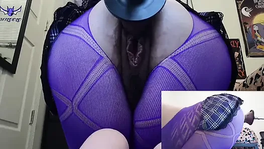 Orta yaşlı seksi kadın şişman kıllı büyük amcık wildolos sikiş makinesi tarafından sikiliyor