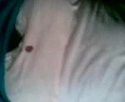 Hintli kızın göğüsleri