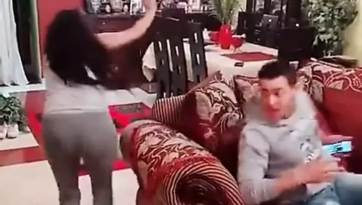 saks kamiraan sakibiun alhabi al'awal