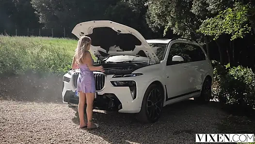 Vixen ateşli sarışın turist Nicole Nixon tatil seks macerasında yabancı tarafından dolduruluyor