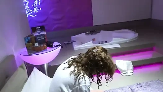 Tam video - kocamı motelde en iyi arkadaşıyla ilk kez aldatıyor