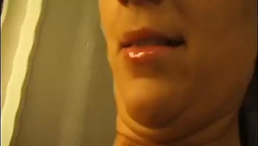 Petra'nın esmer bir fahişe olarak ilk porno performansı