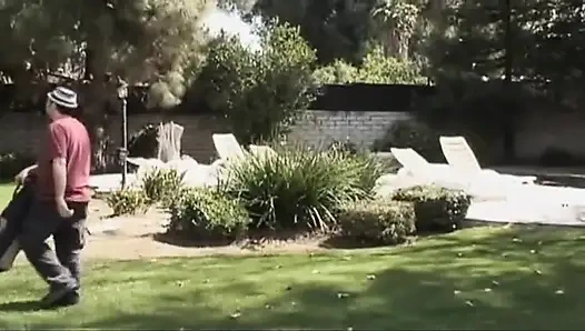 Açık havada bir sürtük için büyük sert siyah dildo