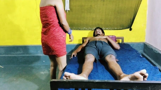 Üvey kız kardeşim Anju vücuduma boşalana kadar beni domine ediyor, fışkırtarak orgazm oluyor