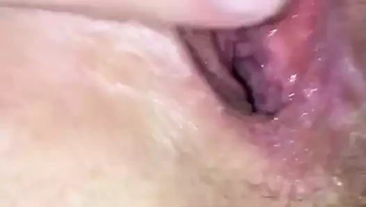 karısı parmak kendini