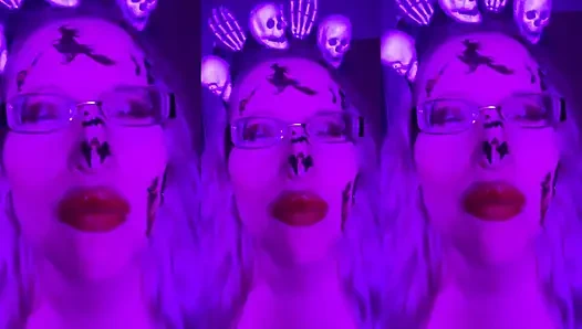 Kadın kılıklı cüzdanın orgazmlarının karşılığını ödüyor - ve dökülmeyi yalıyor, değil mi?