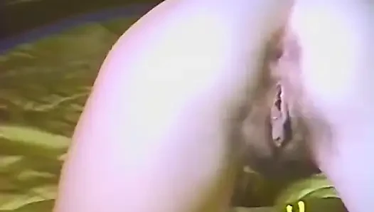 Amatör striptiz gösterisi yaramazlık yapıyor