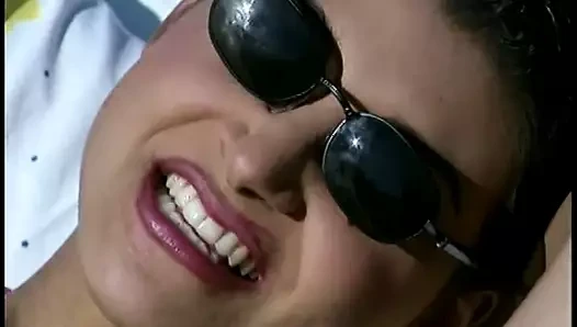 İki kadın birbirini sikiyor