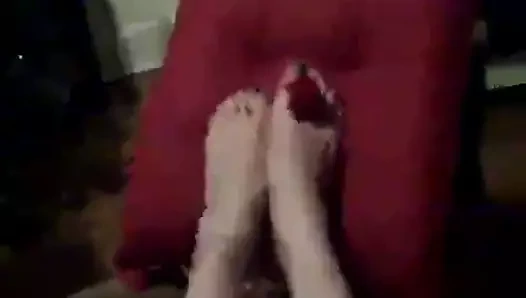 Kadın kılıklı ayaklar