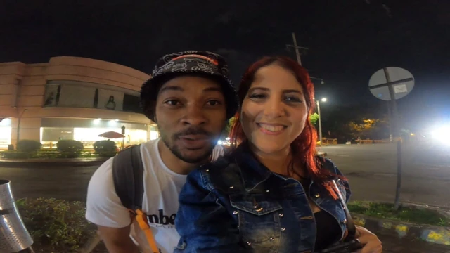 Sokakta yemek satın alan kızı tavlıyor yaramaz kaltak banyoda yarağımı yakalıyor - jhodez1