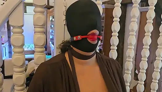 ağzı tıkalı ve yukarı dokundu
