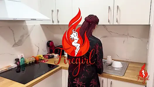 Üvey babasının kız arkadaşı üvey oğlu İsa tarafından sikiliyor