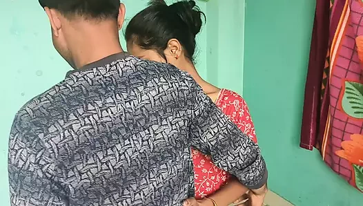 Hintli kız 2025'te banyoda seks yapıyor