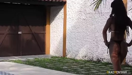 Morena deliciosa com dois dotados na DP