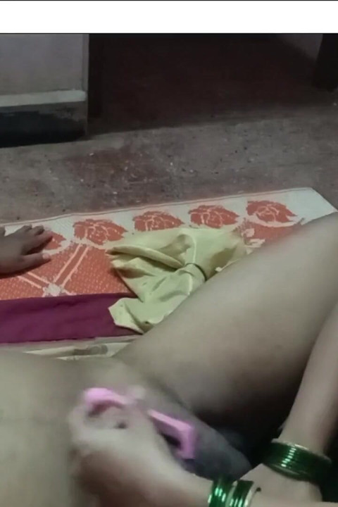 Mumbai Marathi yenge komşusına elle muamele ve tıraş hizmeti veriyor bölüm 1
