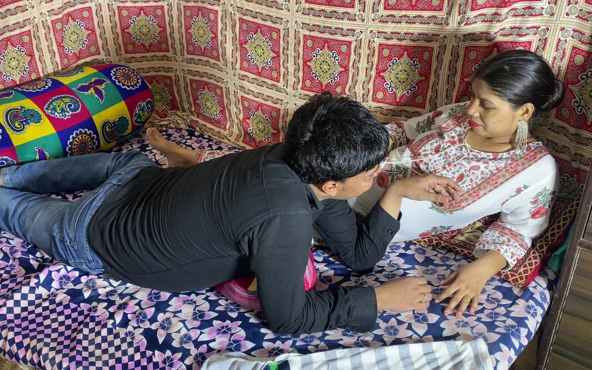 Romantik ve ateşli seks, Hintli çift gerçek seks yapıyor