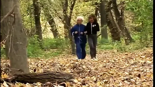 Sürtük görünüm nineler tarlada deney yapmayı seviyor