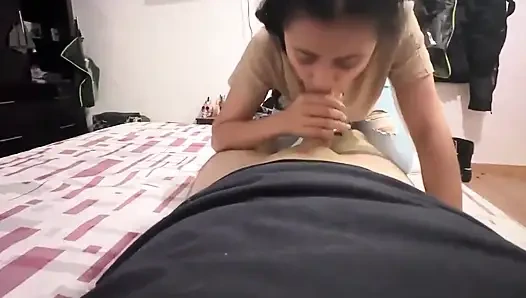 Üvey kız kardeşim çok azgın olduğu için sütümü yutuyor